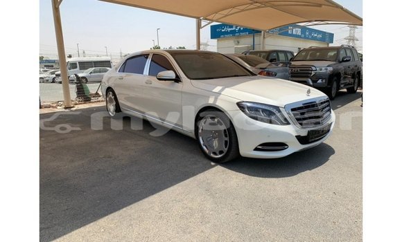 Acheter Import Voiture Mercedes-Benz 190 (W201) Blanc à Import - Dubai, Attapeu Province Acheter Import Voiture Mercedes-Benz 190 (W201) Blanc à Import - Dubai, Attapeu Province