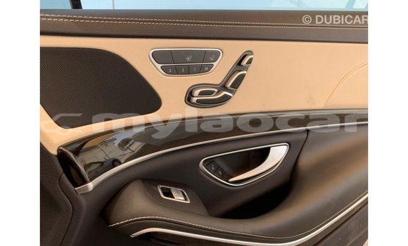 Acheter Import Voiture Mercedes-Benz 190 (W201) Blanc à Import - Dubai, Attapeu Province Acheter Import Voiture Mercedes-Benz 190 (W201) Blanc à Import - Dubai, Attapeu Province