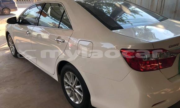 Buy Used Toyota Camry White Car in Vientiane in Vientiane Province Buy Used Toyota Camry White Car in Vientiane in Vientiane Province