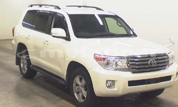 Acheter Import Voiture Toyota Land Cruiser Blanc à Import - Dubai, Attapeu Province Acheter Import Voiture Toyota Land Cruiser Blanc à Import - Dubai, Attapeu Province