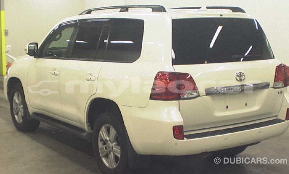 Acheter Import Voiture Toyota Land Cruiser Blanc à Import - Dubai, Attapeu Province Acheter Import Voiture Toyota Land Cruiser Blanc à Import - Dubai, Attapeu Province