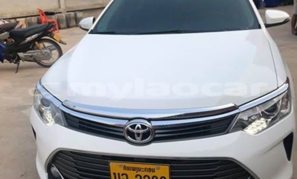Buy Used Toyota Camry White Car in Vientiane in Vientiane Province Buy Used Toyota Camry White Car in Vientiane in Vientiane Province