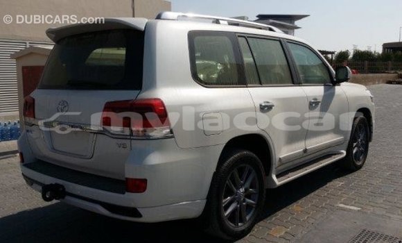 Buy Import Toyota Land Cruiser White Car in Import - Dubai in Attapeu Province Buy Import Toyota Land Cruiser White Car in Import - Dubai in Attapeu Province