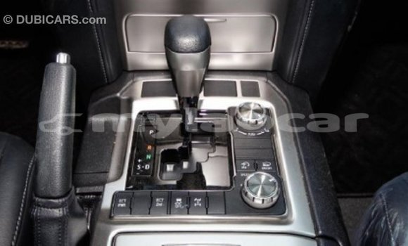 Buy Import Toyota Land Cruiser White Car in Import - Dubai in Attapeu Province Buy Import Toyota Land Cruiser White Car in Import - Dubai in Attapeu Province