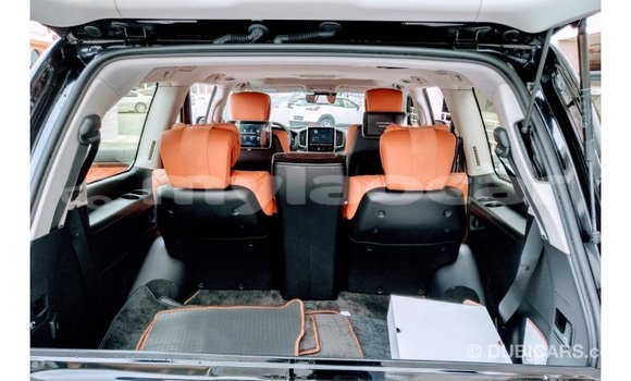 Acheter Import Voiture Toyota Land Cruiser Noir à Import - Dubai, Attapeu Province Acheter Import Voiture Toyota Land Cruiser Noir à Import - Dubai, Attapeu Province