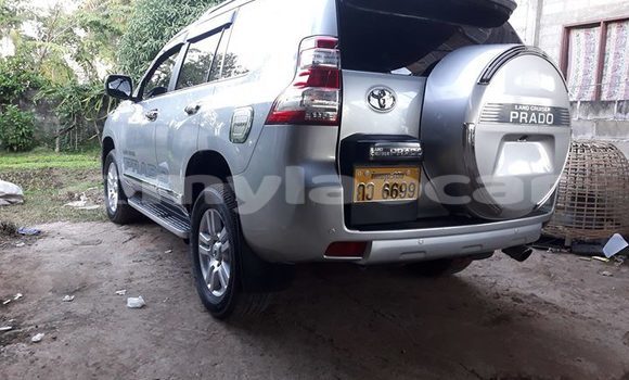 Buy Used Toyota Land Cruiser Prado Silver Car in Vientiane in Vientiane Province Buy Used Toyota Land Cruiser Prado Silver Car in Vientiane in Vientiane Province