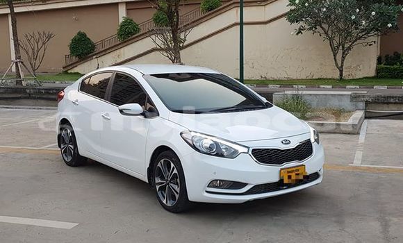 Buy Used Kia Cerato White Car in Vientiane in Vientiane Province Buy Used Kia Cerato White Car in Vientiane in Vientiane Province