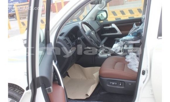 Buy Import Toyota Land Cruiser White Car in Import - Dubai in Attapeu Province Buy Import Toyota Land Cruiser White Car in Import - Dubai in Attapeu Province