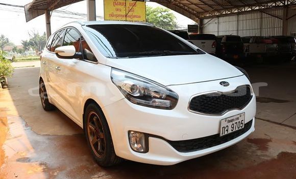 Acheter Occasion Voiture Kia Carens Blanc à Vientiane, Vientiane Province Acheter Occasion Voiture Kia Carens Blanc à Vientiane, Vientiane Province