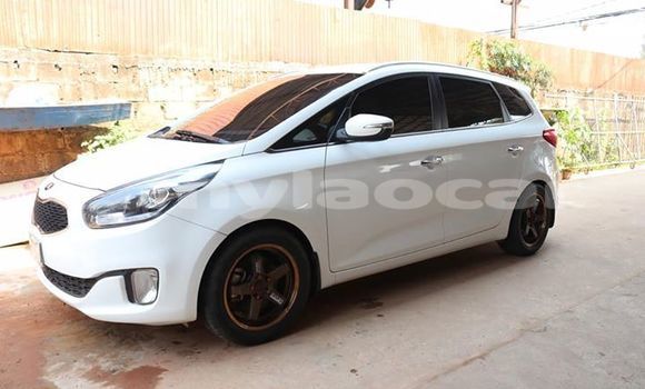 Acheter Occasion Voiture Kia Carens Blanc à Vientiane, Vientiane Province Acheter Occasion Voiture Kia Carens Blanc à Vientiane, Vientiane Province