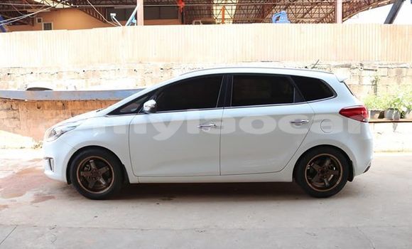 Acheter Occasion Voiture Kia Carens Blanc à Vientiane, Vientiane Province Acheter Occasion Voiture Kia Carens Blanc à Vientiane, Vientiane Province