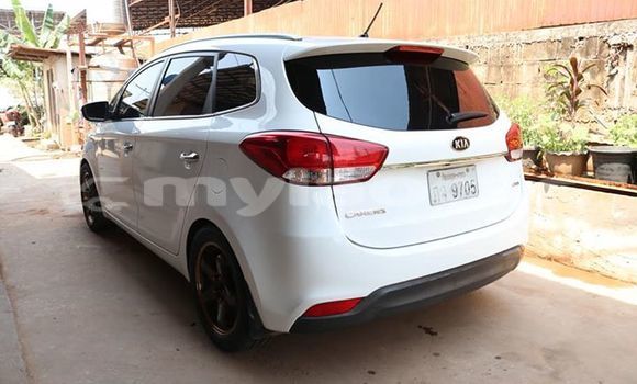 Acheter Occasion Voiture Kia Carens Blanc à Vientiane, Vientiane Province Acheter Occasion Voiture Kia Carens Blanc à Vientiane, Vientiane Province