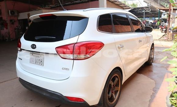 Acheter Occasion Voiture Kia Carens Blanc à Vientiane, Vientiane Province Acheter Occasion Voiture Kia Carens Blanc à Vientiane, Vientiane Province