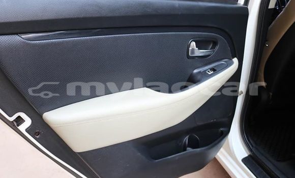 Acheter Occasion Voiture Kia Carens Blanc à Vientiane, Vientiane Province Acheter Occasion Voiture Kia Carens Blanc à Vientiane, Vientiane Province