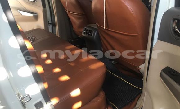 Acheter Occasion Voiture Nissan Navara Blanc à Vientiane, Vientiane Province Acheter Occasion Voiture Nissan Navara Blanc à Vientiane, Vientiane Province