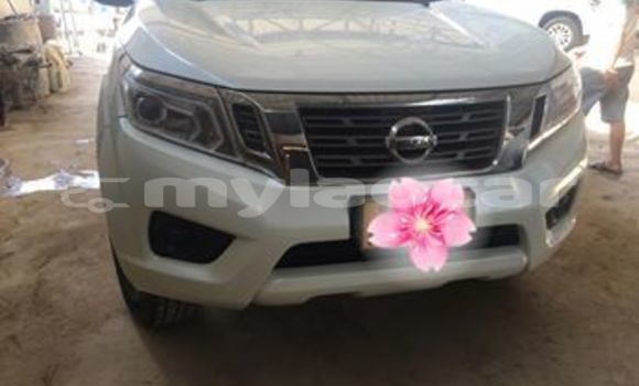 Acheter Occasion Voiture Nissan Navara Blanc à Vientiane, Vientiane Province Acheter Occasion Voiture Nissan Navara Blanc à Vientiane, Vientiane Province