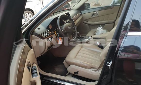 Acheter Occasion Voiture Mercedes-Benz E-klasse Noir à Vientiane, Vientiane Province Acheter Occasion Voiture Mercedes-Benz E-klasse Noir à Vientiane, Vientiane Province