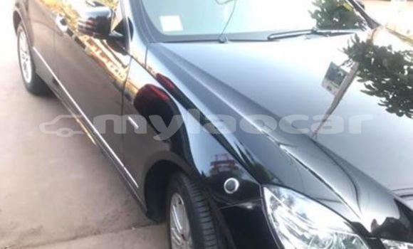 Acheter Occasion Voiture Mercedes-Benz E-klasse Noir à Vientiane, Vientiane Province Acheter Occasion Voiture Mercedes-Benz E-klasse Noir à Vientiane, Vientiane Province