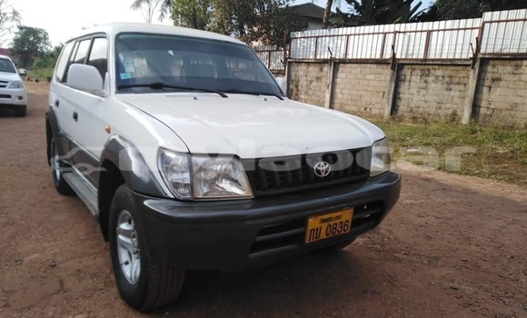 Buy Used Toyota Land Cruiser Prado White Car in Vientiane in Vientiane Province Buy Used Toyota Land Cruiser Prado White Car in Vientiane in Vientiane Province