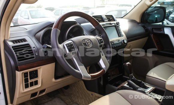 Acheter Import Voiture Toyota Prado Blanc à Import - Dubai, Attapeu Province Acheter Import Voiture Toyota Prado Blanc à Import - Dubai, Attapeu Province
