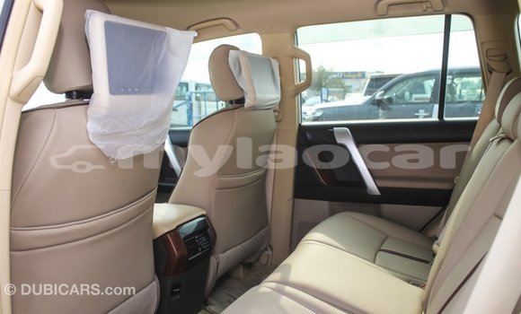 Acheter Import Voiture Toyota Prado Blanc à Import - Dubai, Attapeu Province Acheter Import Voiture Toyota Prado Blanc à Import - Dubai, Attapeu Province