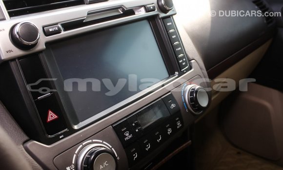 Acheter Import Voiture Toyota Prado Blanc à Import - Dubai, Attapeu Province Acheter Import Voiture Toyota Prado Blanc à Import - Dubai, Attapeu Province