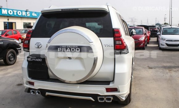 Acheter Import Voiture Toyota Prado Blanc à Import - Dubai, Attapeu Province Acheter Import Voiture Toyota Prado Blanc à Import - Dubai, Attapeu Province