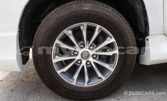 Acheter Import Voiture Toyota Prado Blanc à Import - Dubai, Attapeu Province Acheter Import Voiture Toyota Prado Blanc à Import - Dubai, Attapeu Province
