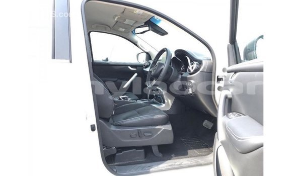 Acheter Import Voiture Mercedes-Benz 250 Blanc à Import - Dubai, Attapeu Province Acheter Import Voiture Mercedes-Benz 250 Blanc à Import - Dubai, Attapeu Province