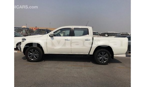 Acheter Import Voiture Mercedes-Benz 250 Blanc à Import - Dubai, Attapeu Province Acheter Import Voiture Mercedes-Benz 250 Blanc à Import - Dubai, Attapeu Province