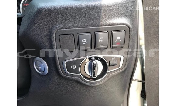 Acheter Import Voiture Mercedes-Benz 250 Blanc à Import - Dubai, Attapeu Province Acheter Import Voiture Mercedes-Benz 250 Blanc à Import - Dubai, Attapeu Province