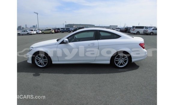 Buy Import Mercedes-Benz 190 (W201) White Car in Import - Dubai in Attapeu Province Buy Import Mercedes-Benz 190 (W201) White Car in Import - Dubai in Attapeu Province