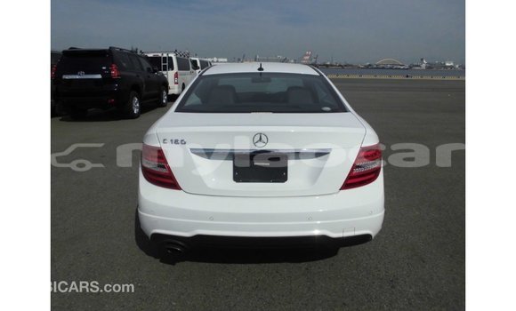 Buy Import Mercedes-Benz 190 (W201) White Car in Import - Dubai in Attapeu Province Buy Import Mercedes-Benz 190 (W201) White Car in Import - Dubai in Attapeu Province