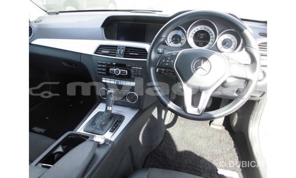 Buy Import Mercedes-Benz 190 (W201) White Car in Import - Dubai in Attapeu Province Buy Import Mercedes-Benz 190 (W201) White Car in Import - Dubai in Attapeu Province
