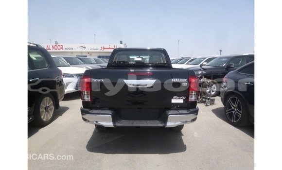 Acheter Import Voiture Toyota Hilux Noir à Import - Dubai, Attapeu Province Acheter Import Voiture Toyota Hilux Noir à Import - Dubai, Attapeu Province