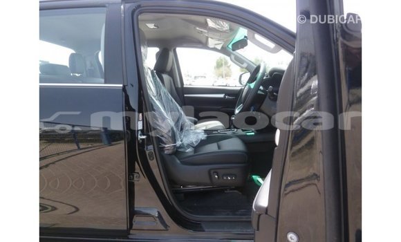 Acheter Import Voiture Toyota Hilux Noir à Import - Dubai, Attapeu Province Acheter Import Voiture Toyota Hilux Noir à Import - Dubai, Attapeu Province