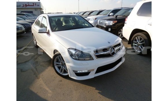 ຊື້ ການ ນຳ ເຂົ້າ Mercedes-Benz 200 White ລົດ ໃນ Import - Dubai ໃນ Attapeu Province