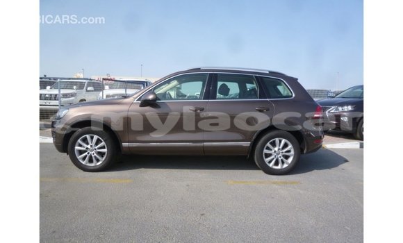 Acheter Import Voiture Volkswagen Touareg Marron à Import - Dubai, Attapeu Province Acheter Import Voiture Volkswagen Touareg Marron à Import - Dubai, Attapeu Province