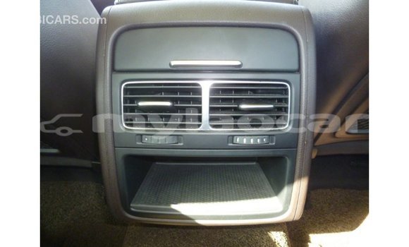 Acheter Import Voiture Volkswagen Touareg Marron à Import - Dubai, Attapeu Province Acheter Import Voiture Volkswagen Touareg Marron à Import - Dubai, Attapeu Province