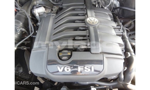 Acheter Import Voiture Volkswagen Touareg Marron à Import - Dubai, Attapeu Province Acheter Import Voiture Volkswagen Touareg Marron à Import - Dubai, Attapeu Province