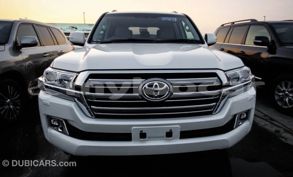 Acheter Import Voiture Toyota Land Cruiser Blanc à Import - Dubai, Attapeu Province Acheter Import Voiture Toyota Land Cruiser Blanc à Import - Dubai, Attapeu Province