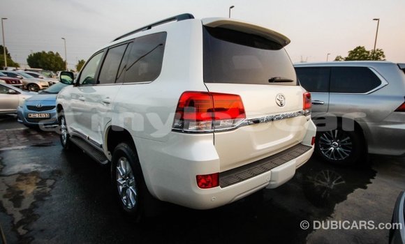 Acheter Import Voiture Toyota Land Cruiser Blanc à Import - Dubai, Attapeu Province Acheter Import Voiture Toyota Land Cruiser Blanc à Import - Dubai, Attapeu Province