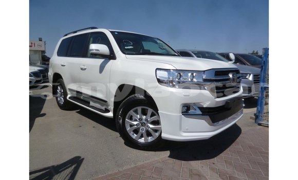 ຊື້ ການ ນຳ ເຂົ້າ Toyota Land Cruiser White ລົດ ໃນ Import - Dubai ໃນ Attapeu Province