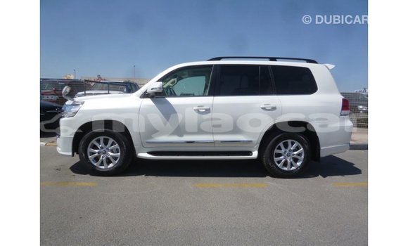 Acheter Import Voiture Toyota Land Cruiser Blanc à Import - Dubai, Attapeu Province Acheter Import Voiture Toyota Land Cruiser Blanc à Import - Dubai, Attapeu Province