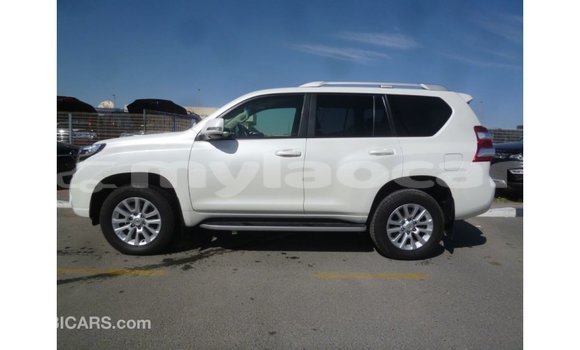 Acheter Import Voiture Toyota Prado Blanc à Import - Dubai, Attapeu Province Acheter Import Voiture Toyota Prado Blanc à Import - Dubai, Attapeu Province