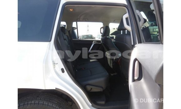 Acheter Import Voiture Toyota Prado Blanc à Import - Dubai, Attapeu Province Acheter Import Voiture Toyota Prado Blanc à Import - Dubai, Attapeu Province