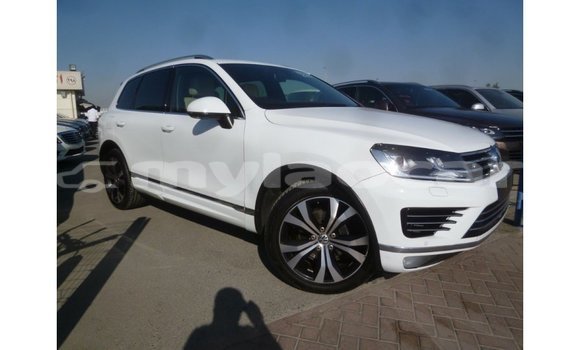 Buy Import Volkswagen Touareg White Car in Import - Dubai in Attapeu Province