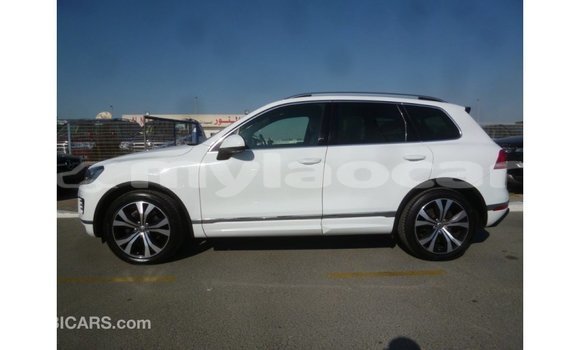 Acheter Import Voiture Volkswagen Touareg Blanc à Import - Dubai, Attapeu Province Acheter Import Voiture Volkswagen Touareg Blanc à Import - Dubai, Attapeu Province