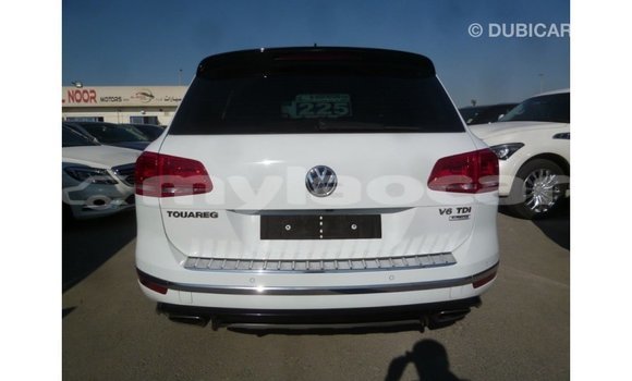 Acheter Import Voiture Volkswagen Touareg Blanc à Import - Dubai, Attapeu Province Acheter Import Voiture Volkswagen Touareg Blanc à Import - Dubai, Attapeu Province