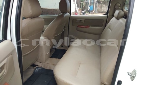 Buy Used Toyota Hilux White Car in Vientiane in Vientiane Province Buy Used Toyota Hilux White Car in Vientiane in Vientiane Province